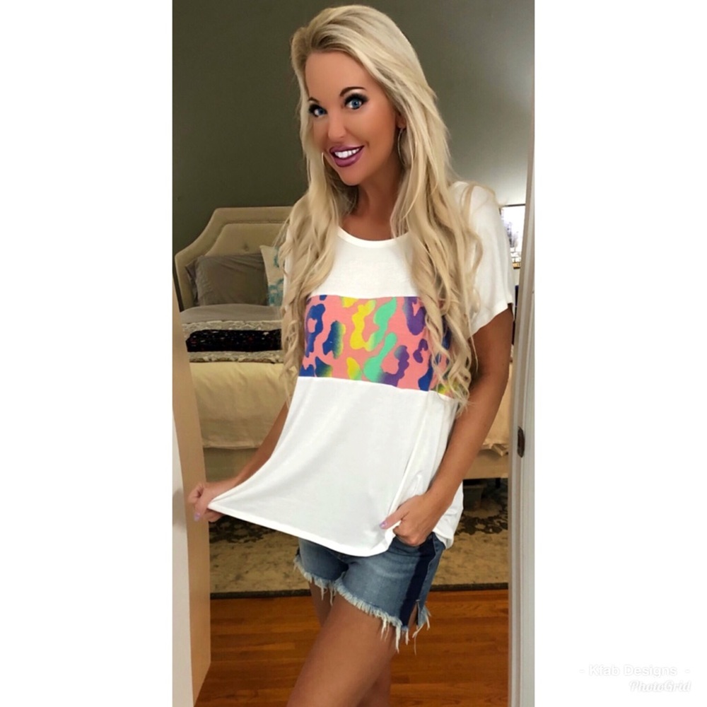 🛍LAST 1! SO Fun! ⚡️ Color Animal Print Top! - Picture 8 of 8